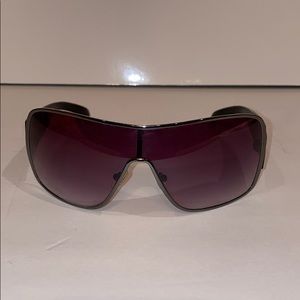 Women’s Guess purple sunglasses